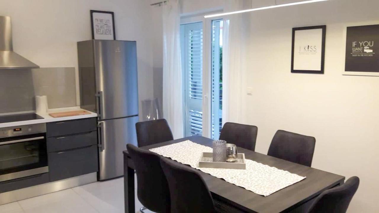 Apartman Ivana Podgora Exteriör bild