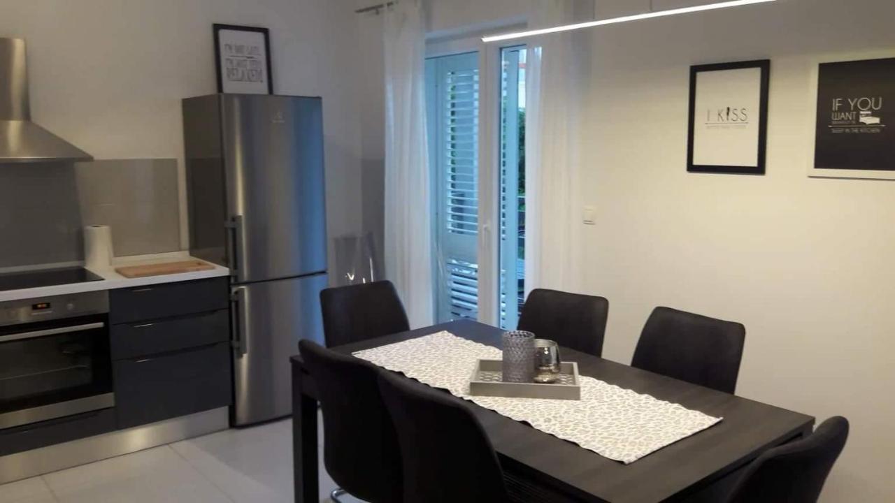 Apartman Ivana Podgora Exteriör bild